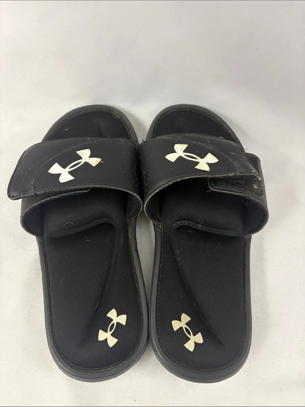 Under Armour Slides Boys Sz 4Y 4D‎ Foam Black White Sandals